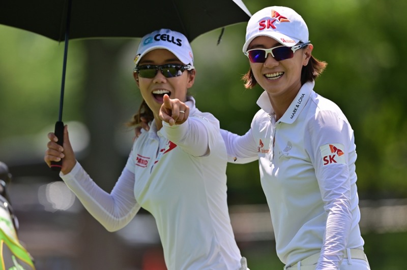 공동 2위를 달리고 있는 신지은과 최나연. 사진 제공= Gabe Roux_LPGA.
