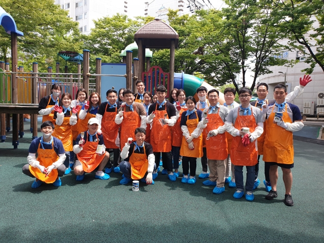 롯데중앙연구소 임직원 25명, 어린이공원서 사회공헌 활동