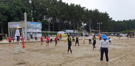 함평군체육회가 주최하고 함평군배구협회가 주관한 이번 대회에는 광주, 전남, 충청, 경기 등 전국 33개 팀 400여 명의 동호인이 참가해 이틀간 열띤 경기를 펼쳤다./사진=함평군