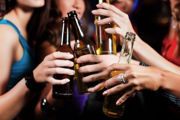 [연구] 음주를 즐기는 여성 암생존자, 비음주자보다 흡연율 21배나 높아