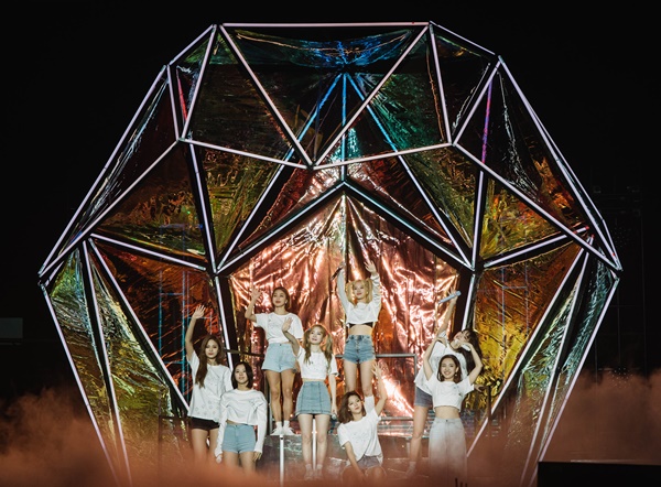 JYPbyJennyHwangTracyAwino제공