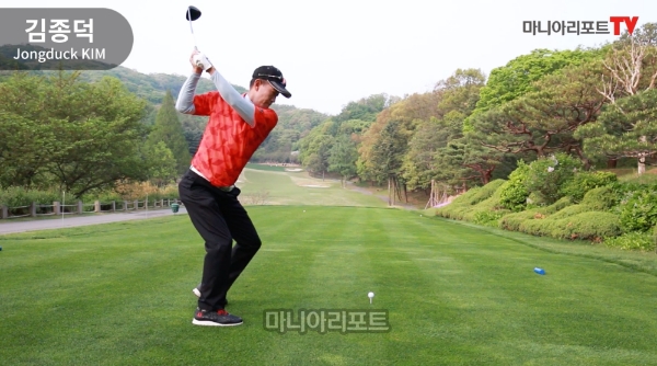[투어프로스윙] ‘58세 현역 챔피언’ 김종덕의 드라이버 스윙