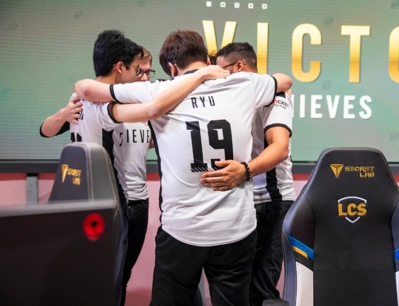 TSM을 꺾으면서 포스트 시즌 희망 이어간 100 씨브즈(사진=라이엇 게임즈 제공).