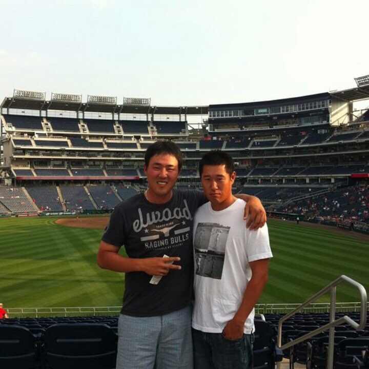 미국PGA투어에서 활동할 때의 이원준. 우측은 제임스 한.