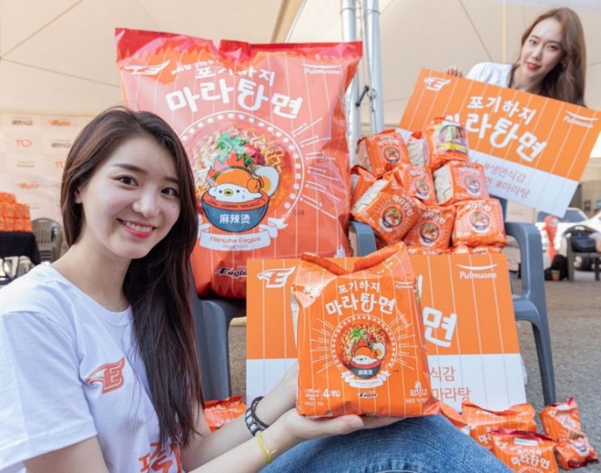 풀무원 생면식감 '포기하지 마라탕면' 일반매장 판매