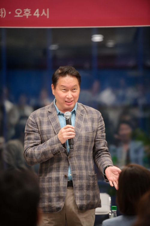 최태원 SK회장이 30일 서울 한남동에서 열린 사회적가치연구원 이전 개원식에서 인사말을 하고 있다. / 사진 제공 = SK