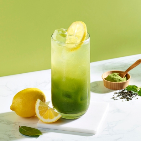 스타벅스 티바나 음료인 '말차 레모네이드' 이미지