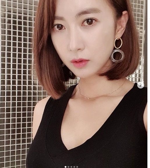 탤런트 김윤경 '막 찍어도 화보' 이런 10등신 처음...소녀처럼 보이는 특급 동안