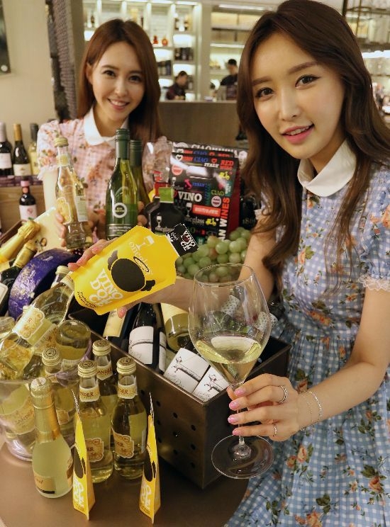 신세계본점 "1만원 내고 치즈와 함께 와인한잔 하세요"