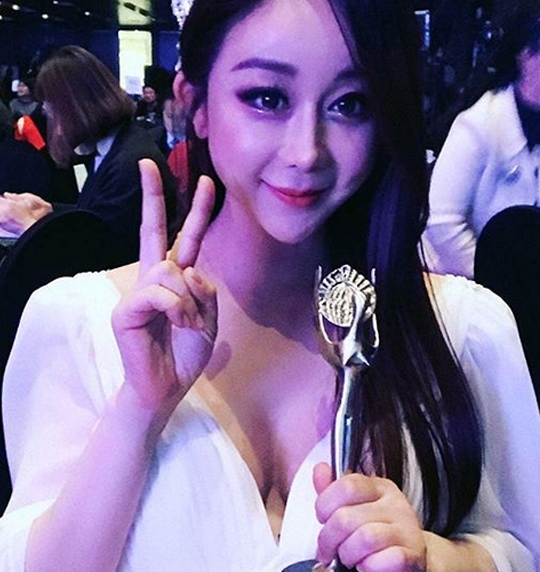 함소원, 나이를 잊은듯한...빠져들듯한 매력 '베일듯 브이라인'