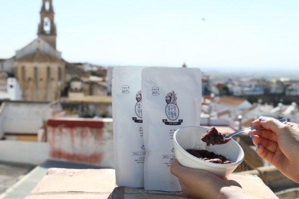 신규 론칭 슬로우 푸드 브랜드 '압구정 단팥죽' 세빌리아의 이발사 공식협찬