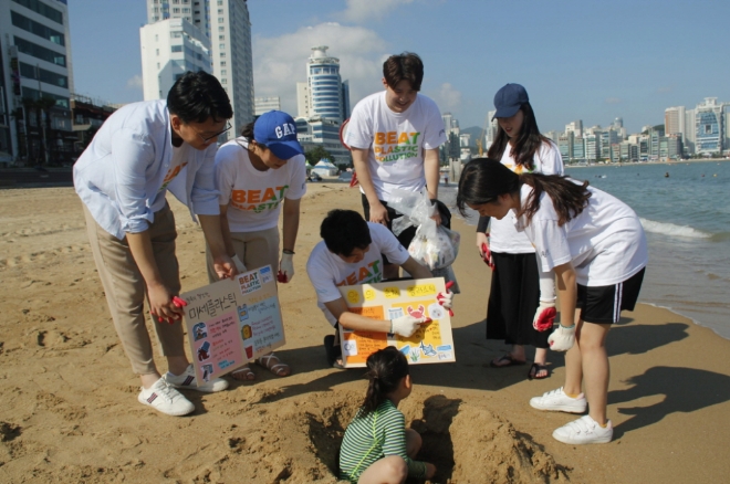 풀무원샘물, 유엔환경계획 한국협회와 함께한 '2019 해양정화캠프' / 사진 제공 = 풀무원샘물