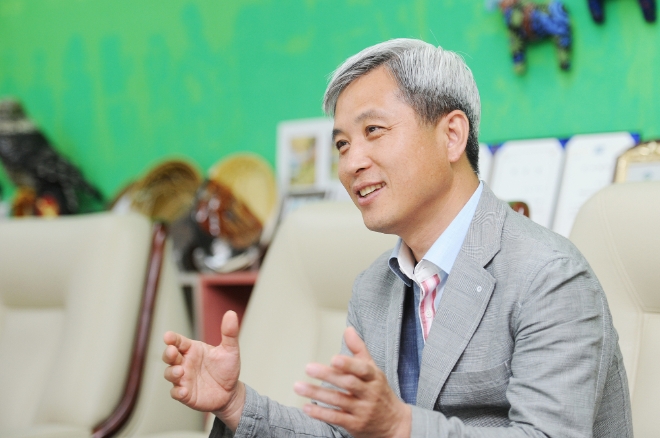 곽상욱오산시장이 교육에 대한 발표를 하고 있다.오산시청제공