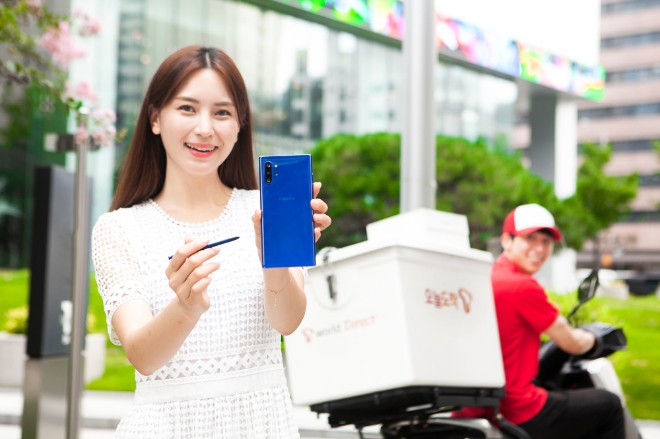 SKT 갤노트10 5G 블루 인기몰이 / 사진 제공 = SK텔레콤
