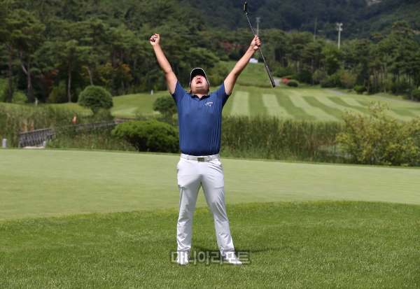 우승 확정 후 포효하는 이상엽. 사진=KPGA