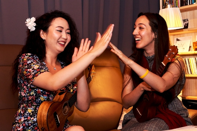 ‘뮤지션이 들려주는 홍대 음악 이야기’ 트립을 진행하고 있는 모습.