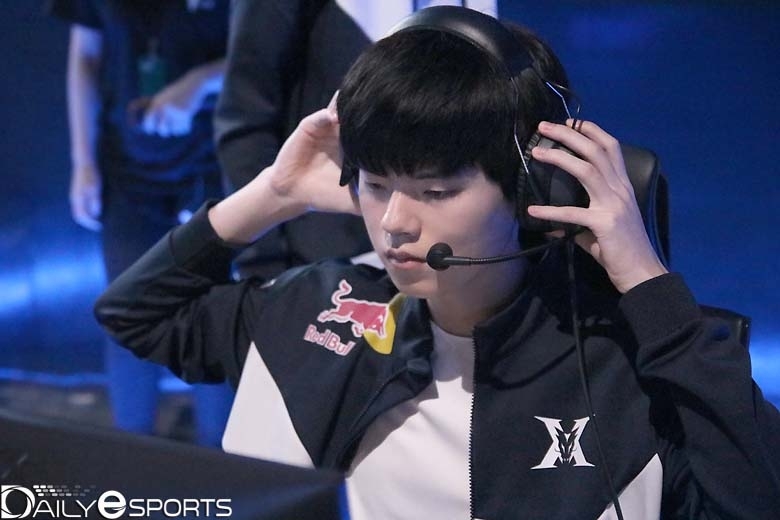 킹존 드래곤X의 원거리 딜러 '데프트' 김혁규.