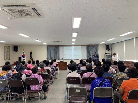 함평군 나산면은 나산면사무소 대회의실에서 2019년도 노인일자리 및 사회활동 지원사업 어르신들을 대상으로 직무교육 및 안전교육을 실시했다./사진=함평군