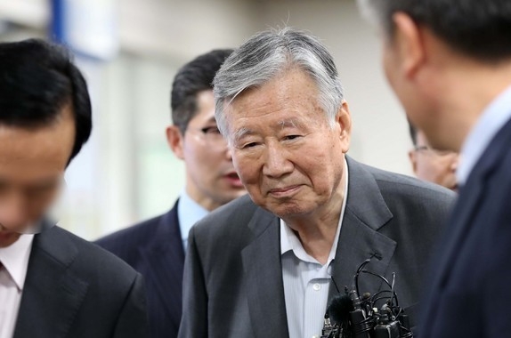 부영 이중근회장, '4300억대 배임 · 횡령' 혐의 항소심 돌입