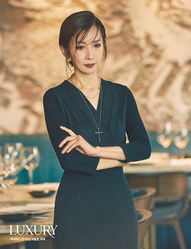 자연스레 관심 급증...전인화 나이, 고혹미 묻어나는 모습 보니