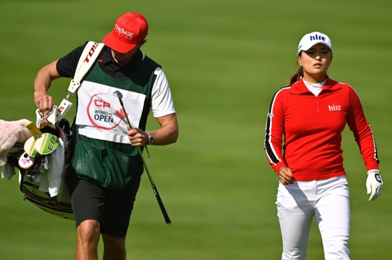 아이언은 브리지스톤의 플레이어 카테고리 모델인 투어B X-CB를 사용한다.