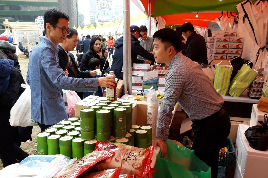 지난 28일 용산구 직거래 장터 현장/사진=담양군
