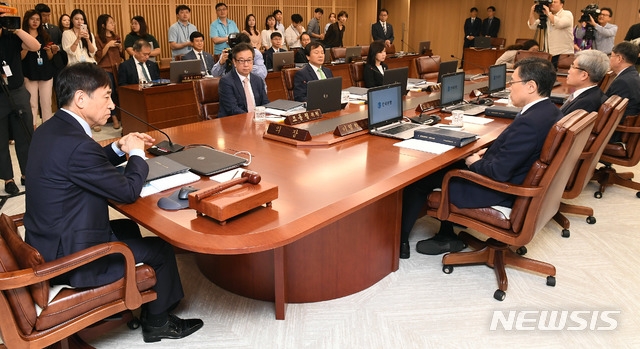 한은 "성장세 둔화…물가상승률 0.7% 밑돌 위험"