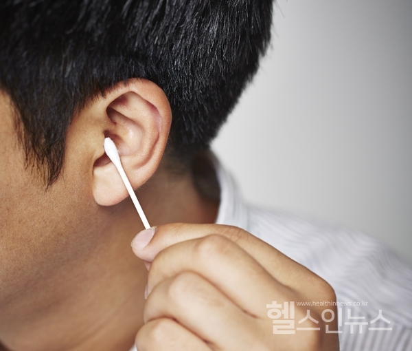 면봉 이용한 귀 청소, 두개골 감염으로 이어질 수 있어