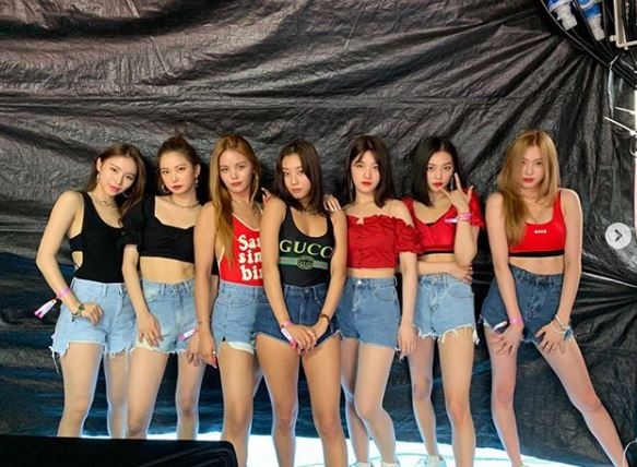 CLC, 시원시원한 각선미...도발적 눈빛은 덤