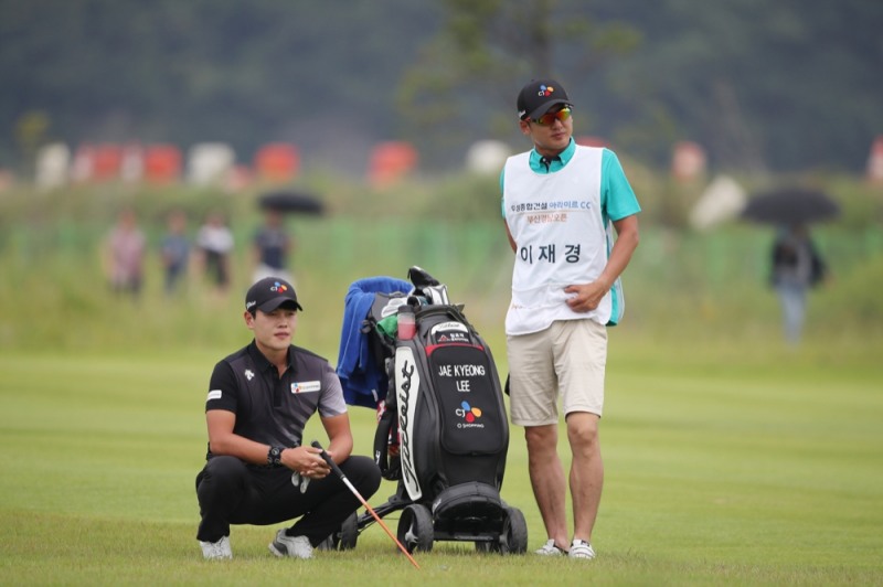 첫 승을 거둔 이재경. 사진 제공=한국프로골프협회