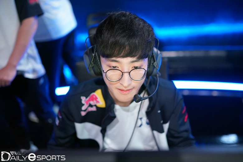 르블랑으로 전장을 지배한 킹존 드래곤X의 미드 라이너 '내현' 유내현.