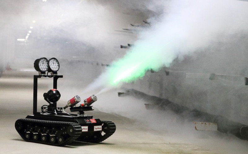 KT, 차세대 통신 인프라 혁신기술 발표.. "5G 로봇으로 통신구 불 끄고, AI로 맨홀 침수 방지한다"