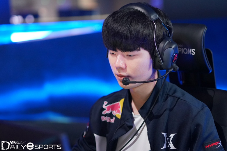 킹존 드래곤X의 원거리 딜러 '데프트' 김혁규.