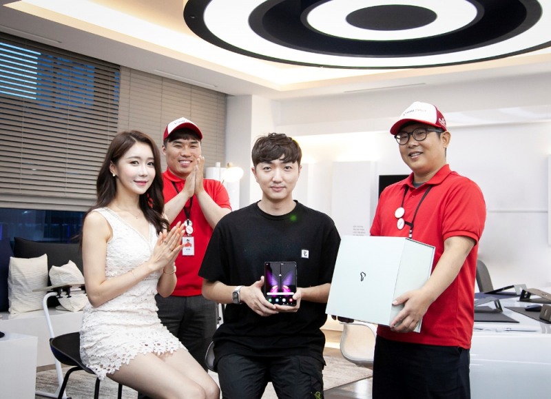 SKT, '갤럭시 폴드 5G' 전국 당일 개통 진행