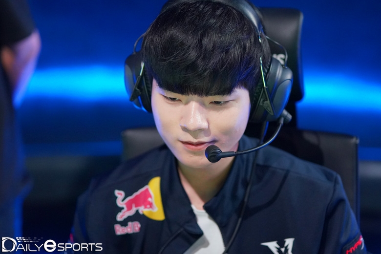 킹존 드래곤X의 원거리 딜러 '데프트' 김혁규.