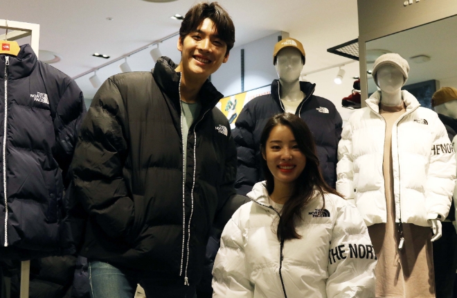 '아니 벌써'…신세계백화점, 2030 겨냥 ‘신세계 숏패딩’ 선봰다