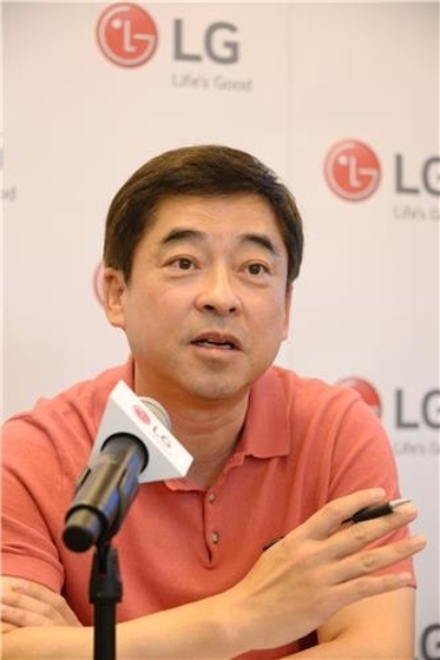 (사진=lg전자)'IFA 2019'가 열리고 있는 독일 베를린에서 7일(현지시간) LG전자 TV사업운영센터장 박형세 부사장이 8K 해상도의 표준규격에 대해 설명하고 있다.