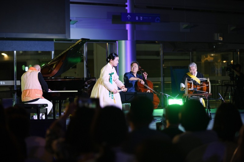9일 도라산역 '문화로 이음, 디엠지(DMZ)평화음악회' 공연장면