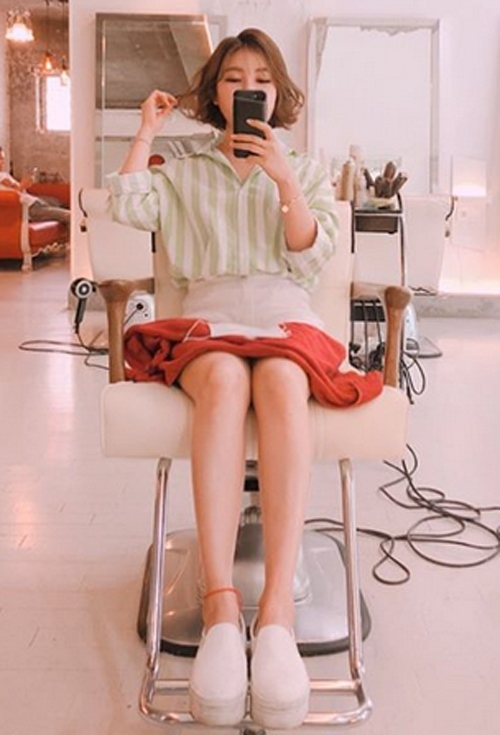 앉아 있을 뿐 쭉뻗은 고속도로라인...송가인, 나이를 잊은듯한