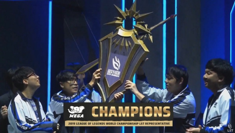 리그 오브 레전드 동남아시아 투어 2019 서머에서 우승하면서 롤드컵 티켓을 손에 넣은 메가(사진=유튜브 생중계 화면 캡처).