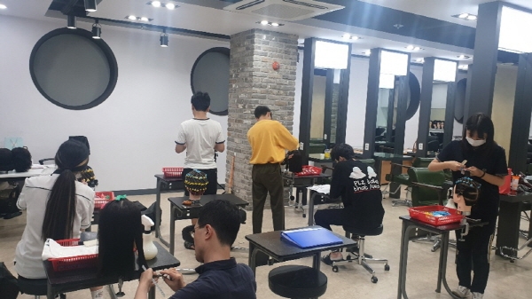 헤어국가자격증 취득, 뷰티전문학원 택하는 것이 좋아