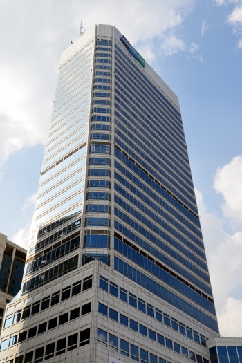 두산 인적분할 두산솔루스…OLED·동박사업, 삼성·LG에 수혜입나?