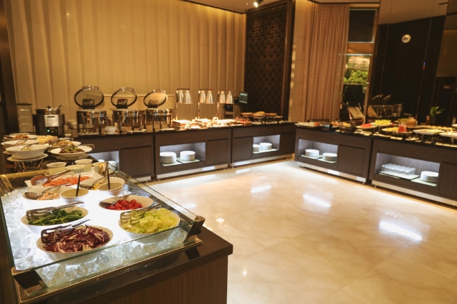 ㈜부산롯데호텔에서 샐러드뷔페를 진행한다