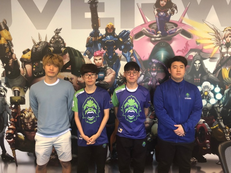 왼쪽부터 밴쿠버 타이탄즈의 '파지온' 황지섭 감독, '짜누' 최현우, '학살' 최효종, '트와일라잇' 이주석.