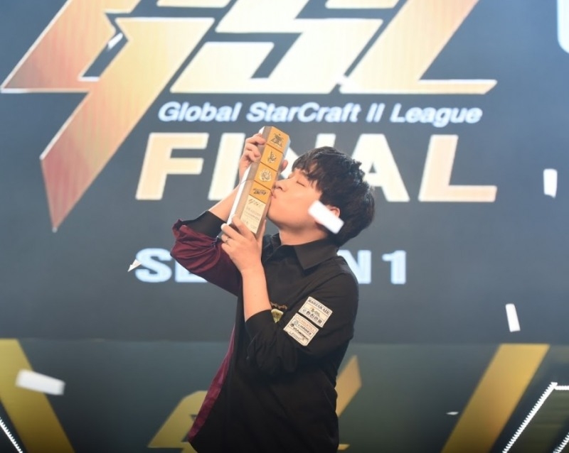 2018년 GSL을 싹쓸이하고 2019년 시즌1까지 우승하면서 네 시즌 연속 우승이라는 초유의 기록을 달성한 진에어 그린윙스 조성주(사진=아프리카TV 제공).