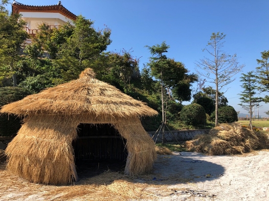 지난해 제2회 부안 계화유채쌀 축제 그리고 볏짚이야기 축제 조형물/사진=부안군