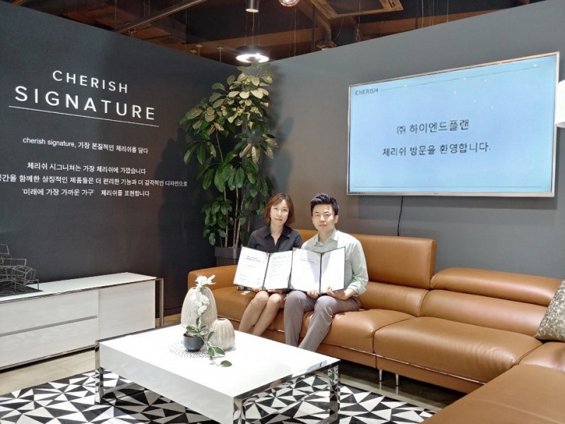 ㈜하이엔드플랜 주은희 대표이사(왼쪽)와 체리쉬 유경호 부사장(오른쪽)