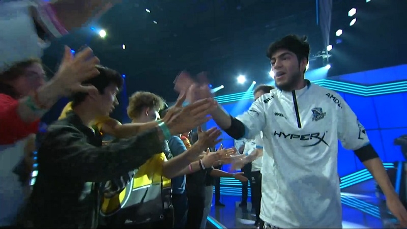 DFM에게 역전승을 거둔 이스루스 게이밍(사진=생중계 화면 캡처).