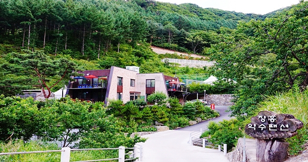 양주 펜션, 산과 계곡이 만들어내는 사계절의 아름다움 ‘장흥약수펜션’