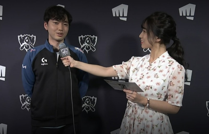 담원 게이밍의 원거리 딜러 '뉴클리어' 신정현(왼쪽, 사진=생중계 화면 캡처).